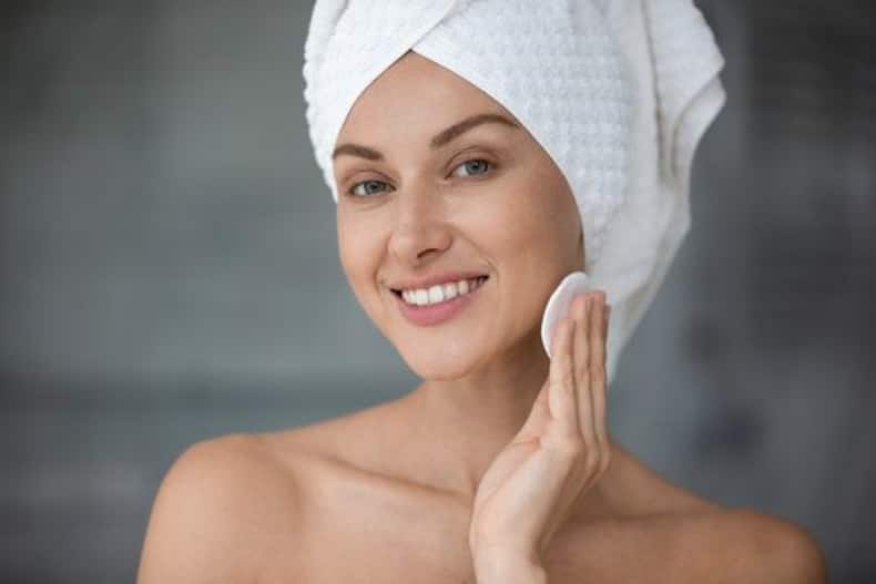 Skin Toner: क्‍या होता है स्किन टोनर और कितना जरूरी है स्किन के लिए? जानिए स्किन टोनर के बारे में सबकुछ