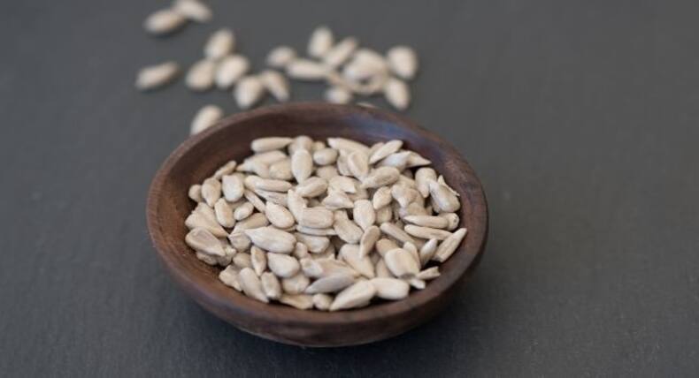 Sunflower Seeds Side Effects: सूरजमुखी के बीजों का अधिक सेवन किडनी को पहुंचाता है नुकसान, हो जाएंगी ये 6 समस्याएं