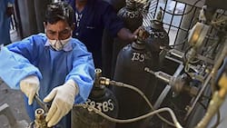 दिल्ली हाईकोर्ट ने केंद्र से मांगा जवाब, मध्य प्रदेश, महाराष्ट्र को क्यों मिला अधिक ऑक्सीजन, दिल्ली का कोटा क्यों नहीं बढ़ा