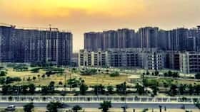 नोएडा की हाई राइज सोसायटी बनी 'कोरोना हब', मिले 332 से ज्यादा कोरोना केसेज, किस बिल्डिंग में कितने पॉजिटिव मरीज देखें पूरी लिस्ट