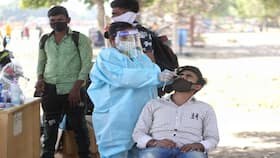 देश में कोरोना का कहर, 24 घंटे में 1,26,789 नए मामले और 685 मौतें