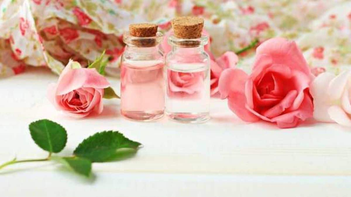 How To Make Rose Water At Home घर पर ग ल ब जल बन न क तर क ग ल ब जल क फ यद Thehealthsite Com ह द