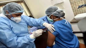 Vaccination in Madhya Pradesh: बुधवार से मध्य प्रदेश में 18 वर्ष से अधिक उम्र वालों का टीकाकरण ।