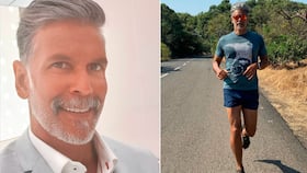 Milind Soman Workout:मिलिंद सोमन ने 6 उंगलियों पर की पुल-अप एक्सरसाइज। Milind Soman Workout:मिलिंद सोमन ने 6 उंगलियों पर की पुल-अप एक्सरसाइज।