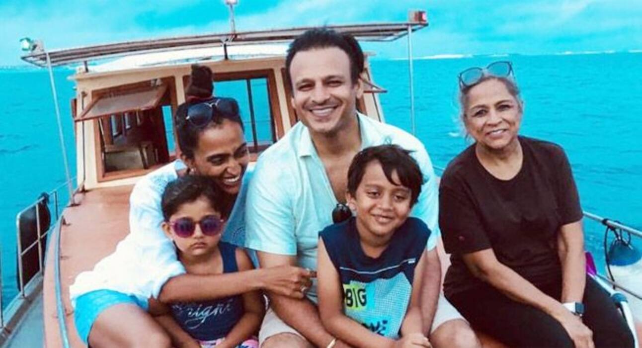 Global Day of Parents 2021: करोड़ों के मालिक हैं ये बॉलीवुड सेलेब्स, पर रहते हैं पैरेंट्स के घर में, समझते हैं जॉइंट फैमिली की अहमियत