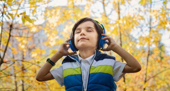 Prolonged use of headphones can lead to hearing loss in children