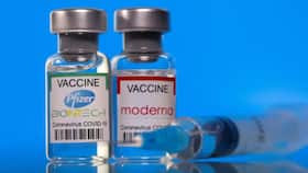 Coronavirus Live Update in Hindi: फाइजर, जॉनसन एंड जॉनसन की तुलना में डेल्टा के खिलाफ मॉडर्ना का कोविड वैक्स ज्यादा प्रभावी: अध्ययन