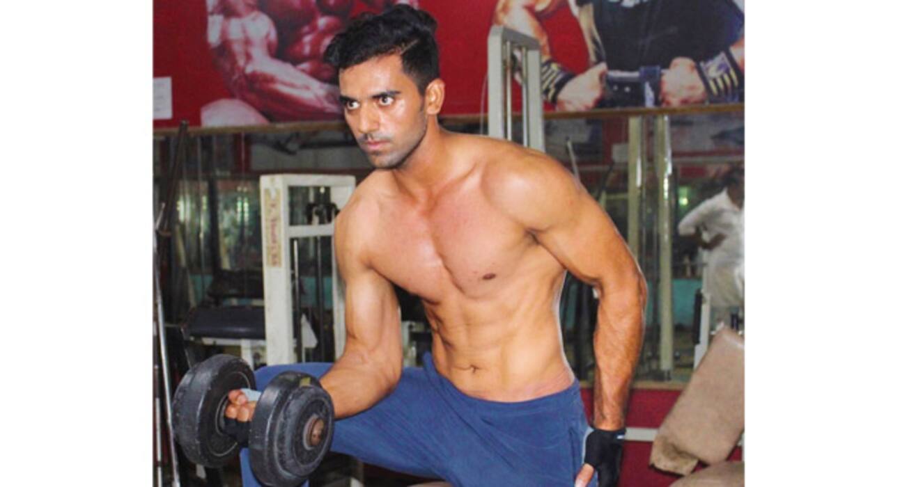 गेंदबाजी-बल्लेबाजी के साथ जबरदस्त बॉडी से भी दीवाना बनाते हैं क्रिकेटर दीपक चाहर, फिट बॉडी के लिए यूं करते हैं मेहनत