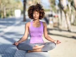 Meditation Side Effects: मेडिटेशन (ध्यान) करने से शरीर पर पड़ सकता है नकारात्मक प्रभाव, वैज्ञानिकों ने शोध के जरिये कही ये बात