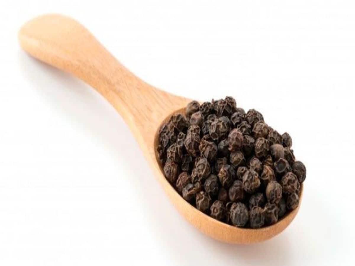 Black Pepper Benefits प्रेग्नेंसी में गैस, कब्ज से बचाए काली मिर्च