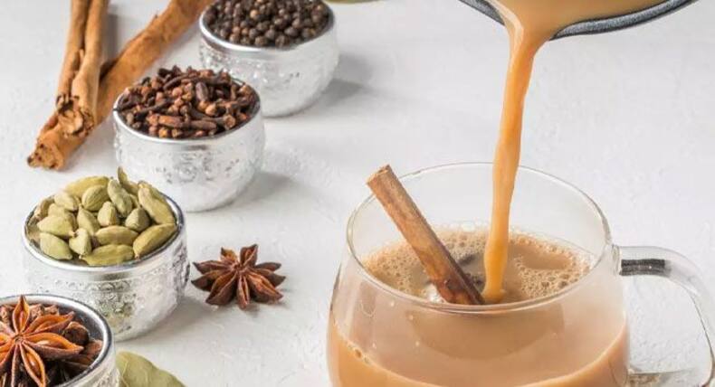 Reheating Tea Is Dangerous For Health : घंटों पहले बनी चाय को दोबारा गर्म करके पीने से शरीर पर होता है 'ज़हर' जैसा असर, आज से ही छोड़ दें यह आदत