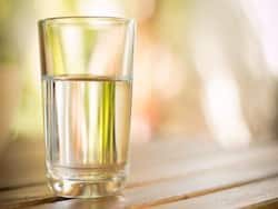 Tips for Drinking Water: इन 4 स्थितियों में भूलकर भी ना पिएं अधिक पानी, हो सकते हैं नुकसान