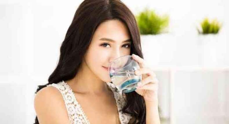 Garam Pani Peene ke Nuksan: बहुत ज्यादा पिएंगे गर्म पानी तो किडनी हो जाएगी खराब, जान लें गर्म पानी पीने के 5 नुकसान