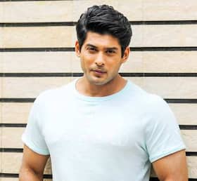 Sidharth Shukla Complained About Chest Pain At 3am On Thursday; Silent Symptoms of Cardiac Arrest You Should Never Ignore Sidharth Shukla Complained About Chest Pain At 3am On Thursday; Silent Symptoms of Cardiac Arrest You Should Never Ignore