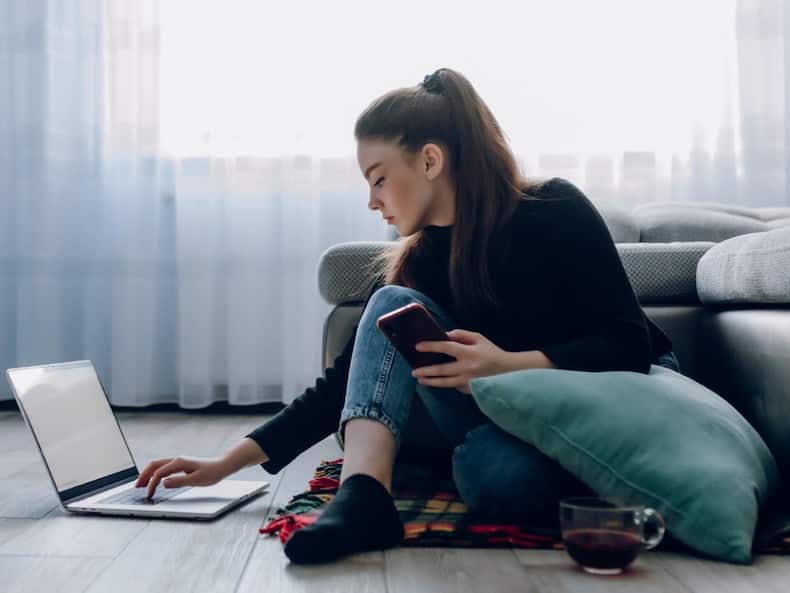 Suffering From Migraine? 5 Quick Ways To Manage The Debilitating Condition While Working From Home