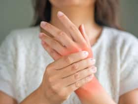 World Arthritis Day 2021: बढ़ती उम्र में अधिक परेशान करती है जोड़ों की ये समस्या, हेल्दी ज्वाइंट्स के लिए खाएं 4 हेल्दी हर्ब्स