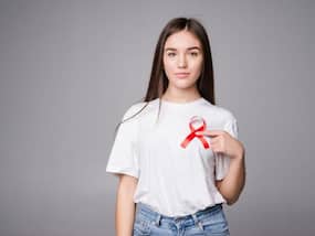 Breast Cancer Awareness Month: 29 में से 1 महिला को होता है ब्रेस्ट कैंसर, निदान में देरी से जा सकती है जान Breast Cancer Awareness Month: 29 में से 1 महिला को होता है ब्रेस्ट कैंसर, निदान में देरी से जा सकती है जान