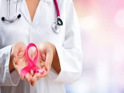 कोरोना महामारी के दौरान ब्रेस्ट कैंसर के 50% मामलों में 35-50 वर्ष की महिलाएं शामिल, इस स्टेज में उपचार हो जाता है मुश्किल