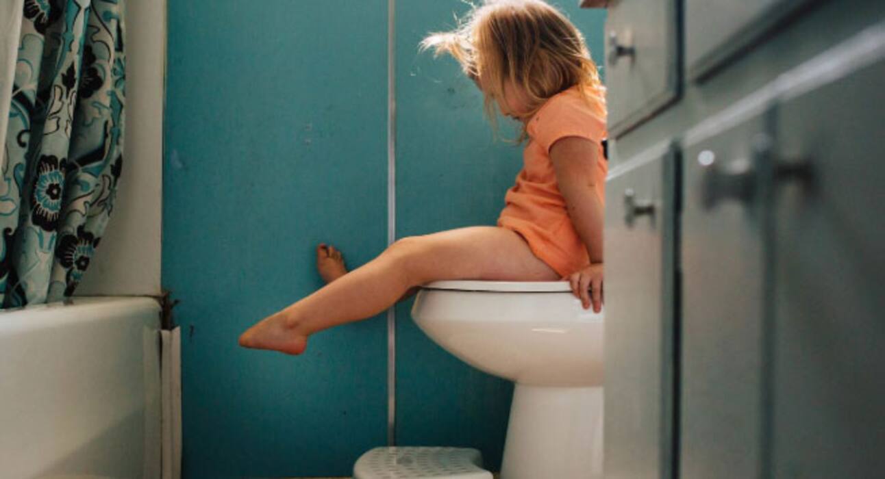 Healthy Toilet Tips In hindi : शौच के समय ये 10 गलतियां बिगाड़ती हैं आपका स्वास्थ्य, जानें कौन सी गलती पड़ सकती है भारी