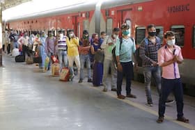 Covid-19 Guidelines By Indian Railways: यात्रियों के लिए भारतीय रेलवे की गाइ़डलाइंस। Covid-19 Guidelines By Indian Railways: यात्रियों के लिए भारतीय रेलवे की गाइ़डलाइंस।
