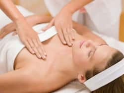 ब्रेस्ट मसाज करने से होते हैं ये 5 बड़े फायदे, ये रहा स्तनों को मसाज करने का आसान तरीका