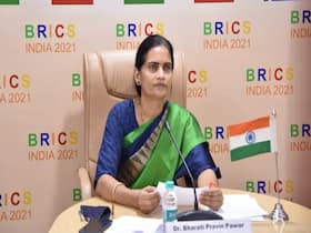 केंद्र सरकार ने कहा, 2021 के अंत तक पूरी वयस्क आबादी का वैक्सीनेशन करना लक्ष्य