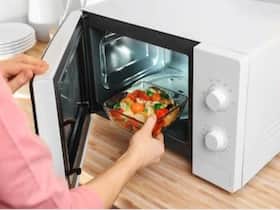 Side Effects of Reheating Foods: इन 9 फूड्स को खाएंगे दोबारा गर्म करके, तो सेहत को फायदा नहीं होगा बेहद नुकसान