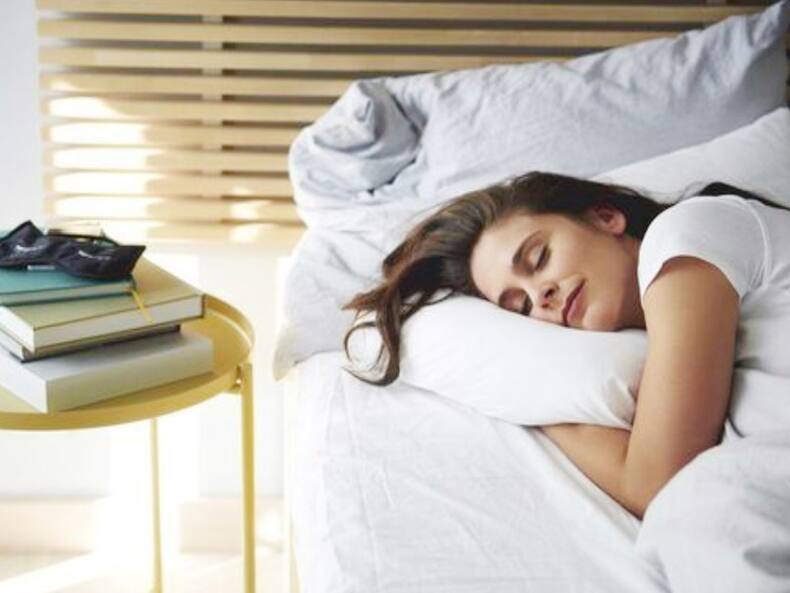Home Remedies For Dark Circles : जिद्दी डार्क सर्कल्स की समस्या से नहीं छूट रहा पीछा, तो आज़माएं रुजुता दिवेकर की ये टिप्स