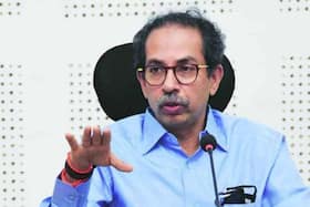 गर्दन में दर्द के कारण महाराष्ट्र के मुख्यमंत्री उद्धव ठाकरे अस्पताल में भर्ती, हो सकती है सर्जरी