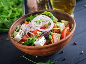 Raw Salads and Digestion: क्या सलाद पेट के लिए फायदेमंद होता है; जानिए ज्यादा सलाद खाने के नुकसान और सलाद खाने का सही तरीका Raw Salads and Digestion: क्या सलाद पेट के लिए फायदेमंद होता है; जानिए ज्यादा सलाद खाने के नुकसान और सलाद खाने का सही तरीका