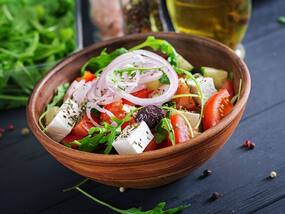 Raw Salads and Digestion: क्या सलाद पेट के लिए फायदेमंद होता है; जानिए ज्यादा सलाद खाने के नुकसान और सलाद खाने का सही तरीका