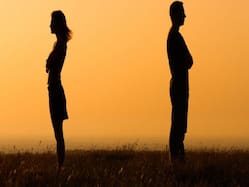 रिश्तों में लगातार बढ़ रही दूरी को कम करने के लिए अपनाएं ये 5 सिंपल तरीके