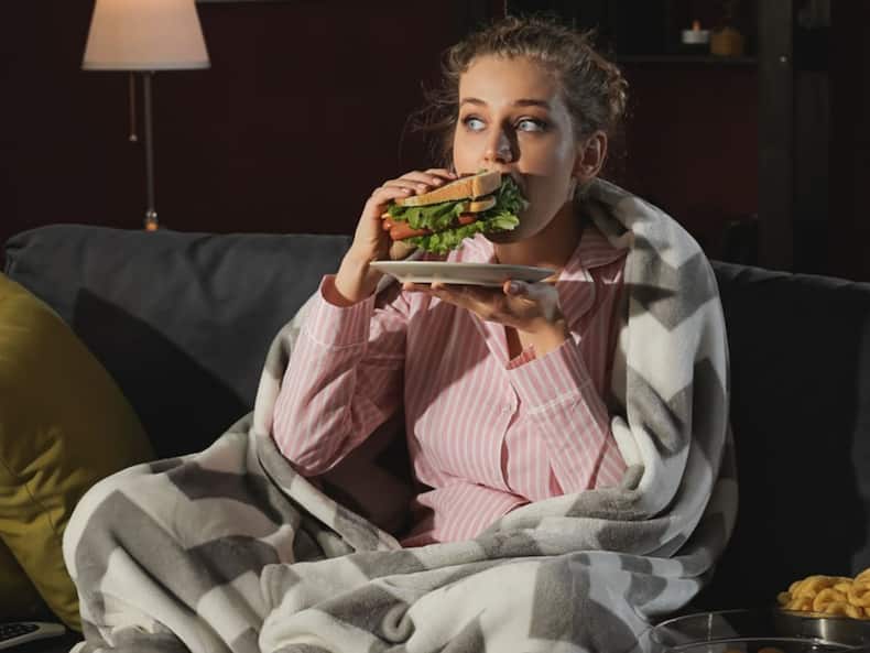 Worst Habits for Belly Fat: पेट की चर्बी (बेली फैट) का कारण हैं आपकी ये 5 बुरी आदतें, बदल लें वरना पछतायेंगे