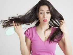 These Oils Can Protect Your Hair From The Harsh Winter Winds These Oils Can Protect Your Hair From The Harsh Winter Winds