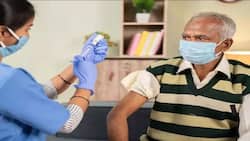 60 पार उम्र है तो बिना सर्टिफिकेट दिखाए लगेगी बूस्‍टर डोज, पढ़‍िए पूरी सरकारी गाइडलाइन