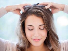 Head Massage Steps: रुजुता दिवेकर ने बताया सिर में तेल से चंपी करने का ये 5 सही तरीका, बालों और स्कैल्प की समस्या होगी दूर Head Massage Steps: रुजुता दिवेकर ने बताया सिर में तेल से चंपी करने का ये 5 सही तरीका, बालों और स्कैल्प की समस्या होगी दूर