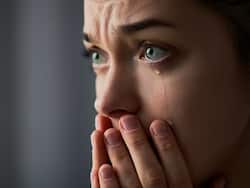 जब रोना आए तो रो लें; क्योंकि आंसू के वेग को रोकने से हो सकती है ये 4 गंभीर बीमारियां