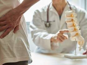 Bone Cancer: अब आखिरी स्टेज में भी हो सकता है बोन कैंसर का उपचार, अलग-अलग थेरेपी का कॉम्बिनेशन है कारगर