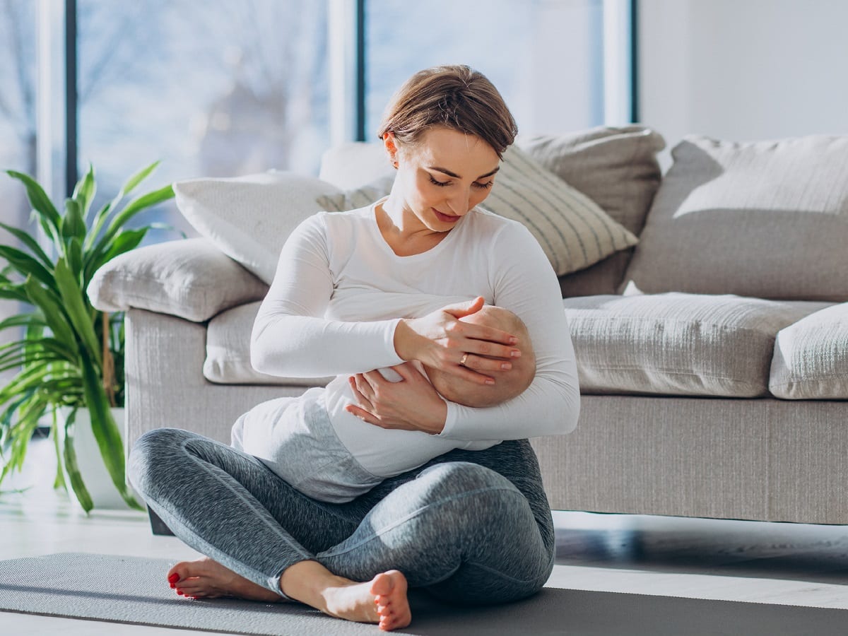 Should A Breastfeeding Mother Feed The Baby When She Is Unwell?