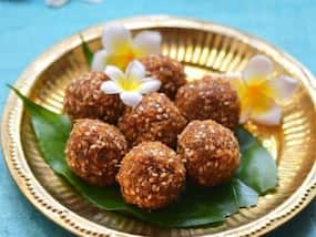 Nariyal Ka Laddu Ke Fayde: थायरॉइड और खून की कमी को ठीक करता है नारियल का लड्डू, जानिए बनाने का तरीका