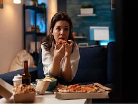 Blood Sugar Spikes For Night Shift Workers Common; Eat Only At THIS Time To Prevent It