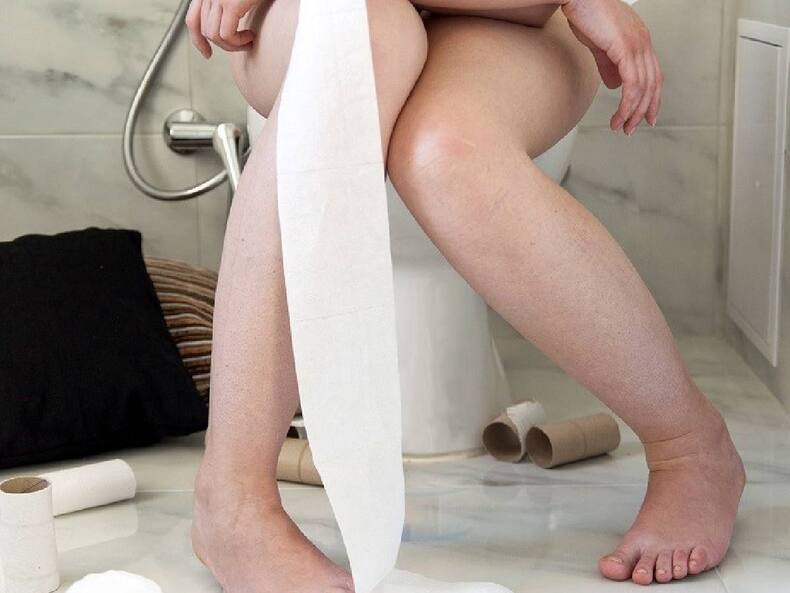Healthy habits after Toilet in hindi : पेशाब करने के तुरंत बाद पानी पीने से गुर्दे में हो सकती है ये बड़ी परेशानी, जानें कौन सी परेशानी बनती है दर्द का कारण