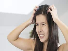 सर्दियों में ड्राई स्कैल्प से हैं परेशान, अपनाएं ये 4 घरेलू नुस्खे स्कैल्प की हर समस्या होगी दूर