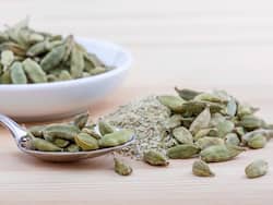 Cardamom Benefits and Uses- इलायची के फायदे, औषधीय गुण, लाभ और नुकसान