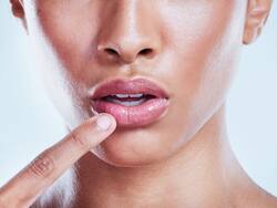 Dark Lips Causes: आपकी इन बुरी आदतों से होंठों के रंग हो जाते हैं काले, मगर इन 7 तरीकों से फिर हो सकते हैं गुलाबी