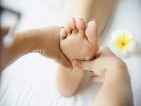 Diabetic Foot Care: Essential Tips To Keep Your Feet Healthy During Winters Diabetic Foot Care: Essential Tips To Keep Your Feet Healthy During Winters