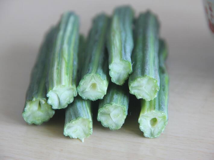 Drumstick tree Benefits and Uses सहजन के फायदे, औषधीय गुण, लाभ और नुकसान हिंदी