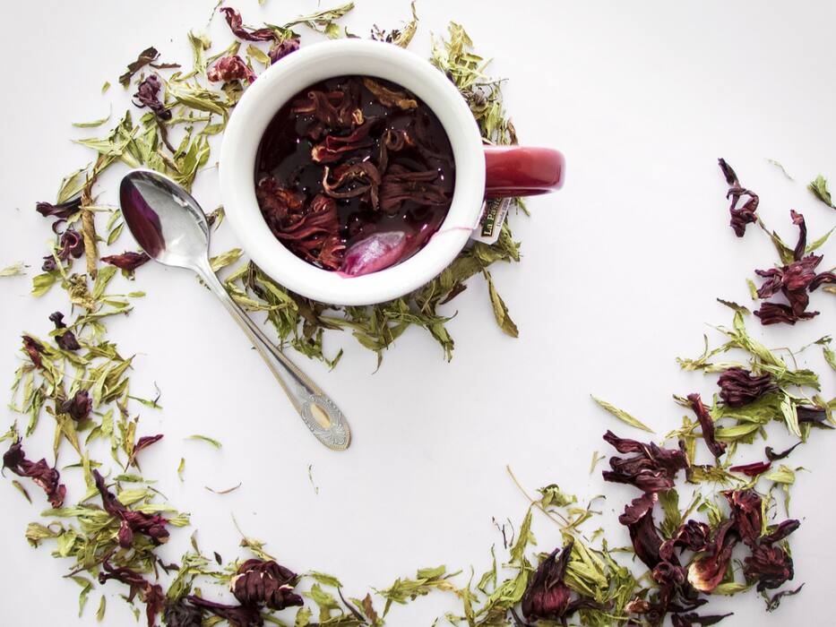 Suffering From Stress And Anxiety? Bid These Problems Adieu With These Healing Teas 