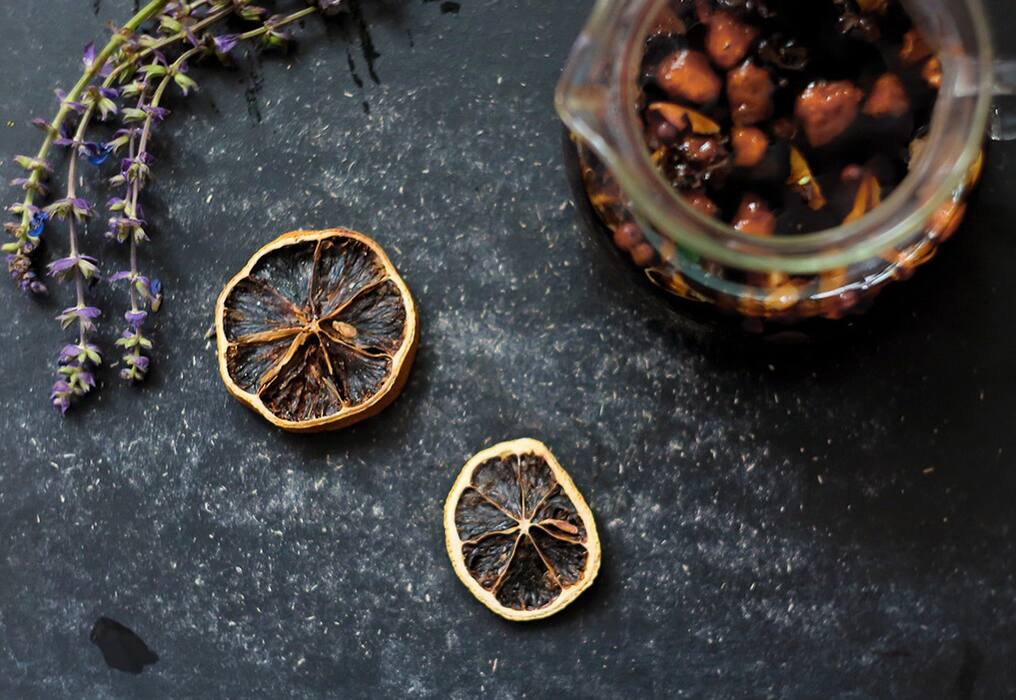 Suffering From Stress And Anxiety? Bid These Problems Adieu With These Healing Teas 