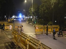 Weekend Curfew in Delhi: दिल्ली में आज 10 बजे रात से शुरू होगा वीकेंड कर्फ्यू, जानें क्या खुलेगा, क्या रहेगा बंद?